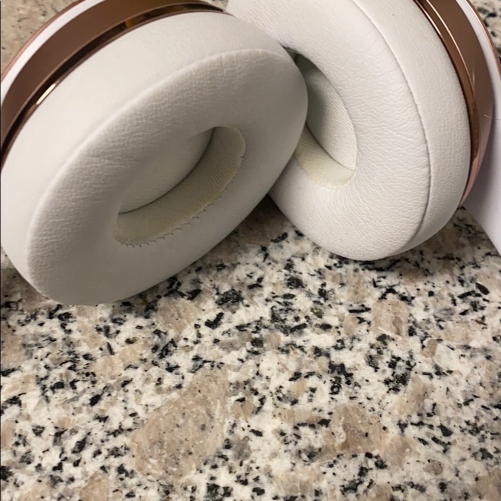 Beats Wireless - image 3